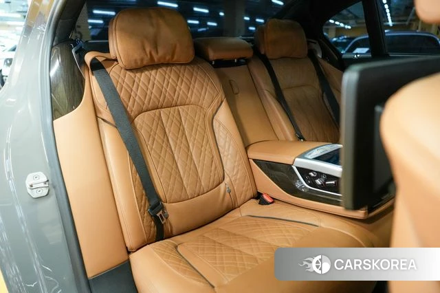 BMW 7 Series (G11) 2021 Серебристо-серый из Кореи, фото 6