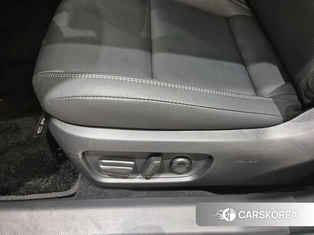 Toyota Camry (XV80) 2025 Белый из Кореи, фото 6