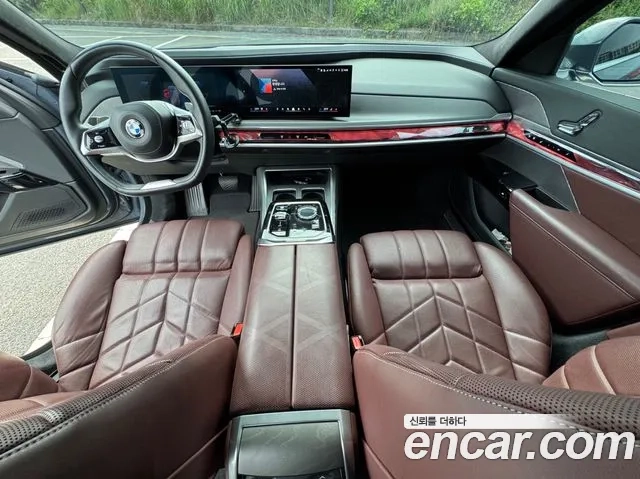 BMW 7 Series (G70) 2023 Цвет галактики из Кореи, фото 6