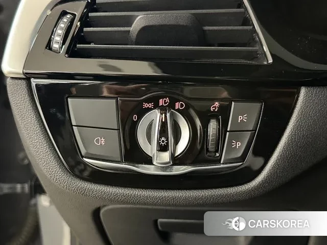 BMW 5 Series (G30) 2021 Серебристо-серый из Кореи, фото 6