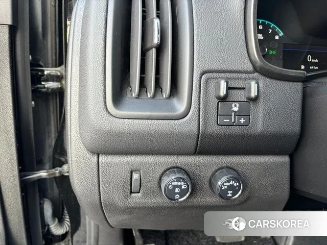 Chevrolet (GM Daewoo) Real New Colorado 2022 Черный из Кореи, фото 6