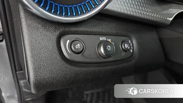 Chevrolet (GM Daewoo) Trax Crossover 2024 Серебристо-серый из Кореи, фото 6