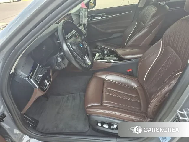 BMW 5 Series (G30) 2021 Серебристо-серый из Кореи, фото 6