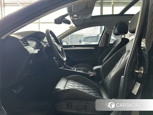 Volkswagen Magotan PHEV 2024 Черный из Китая, фото 6