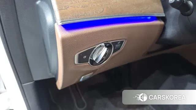 Mercedes-Benz E-Class W213 2023 Белый из Кореи, фото 6