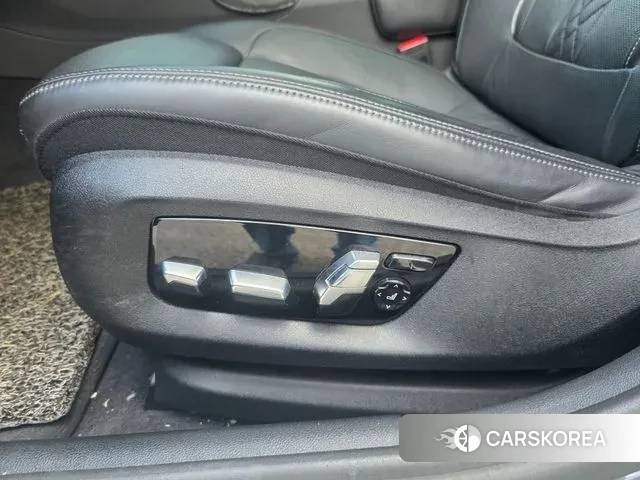 BMW 5 Series (G30) 2020 Серебристо-серый из Кореи, фото 6