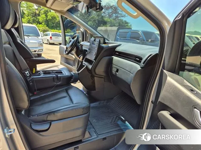 Hyundai Staria 2022 Серебряный из Кореи, фото 6