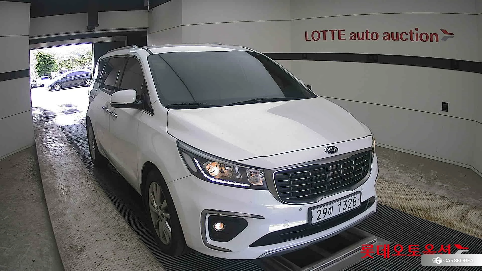 Kia Carnival 2019 Белый из Кореи, фото 6