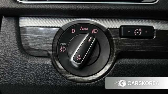 Volkswagen The New Passat 2018 Серебристо-серый из Кореи, фото 6