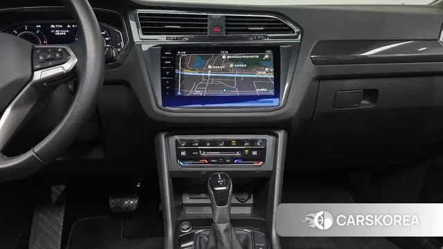 Volkswagen Tiguan second Generation 2022 Белый из Кореи, фото 6