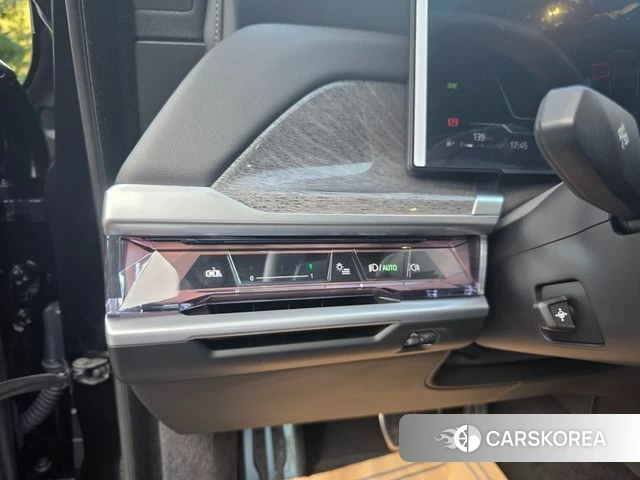 BMW 7 Series (G70) 2023 Черный из Кореи, фото 6