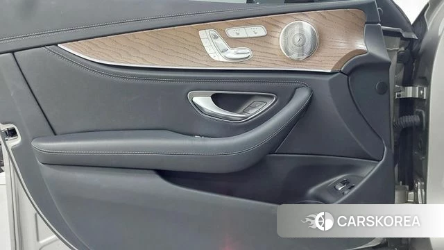 Mercedes-Benz E-Class W213 2022 Серебряный из Кореи, фото 6