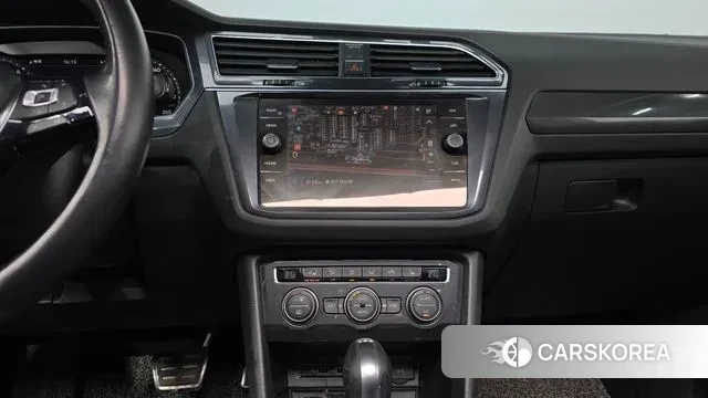 Volkswagen Tiguan second Generation 2018 Белый из Кореи, фото 6