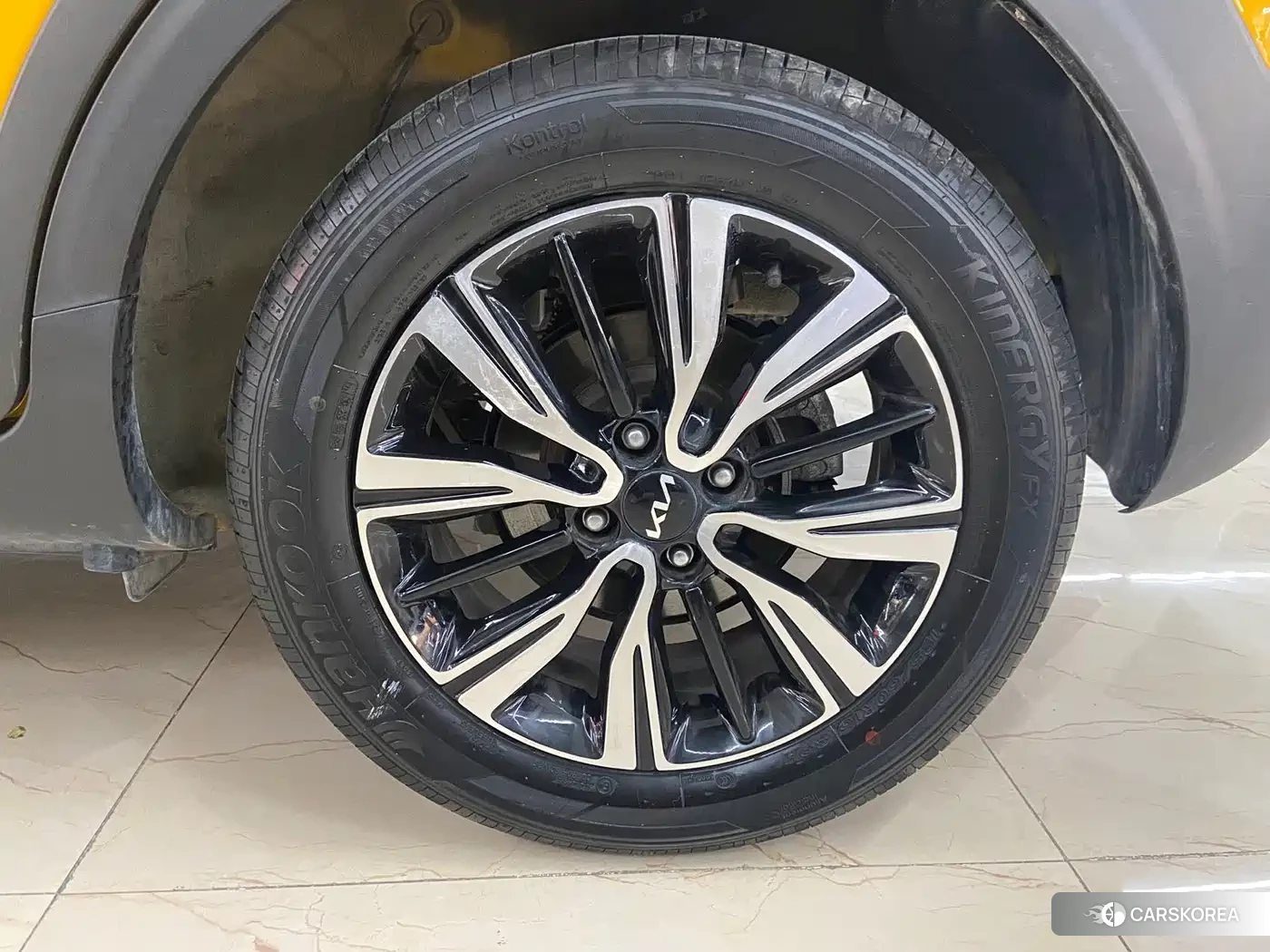 Kia KX1 2022 Yellow/orange из Китая, фото 6