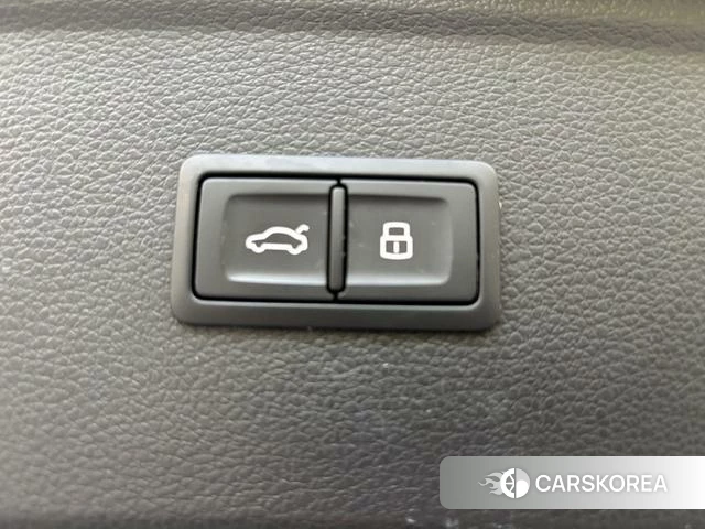 Audi Q5L 2021 Темно-серый из Китая, фото 6