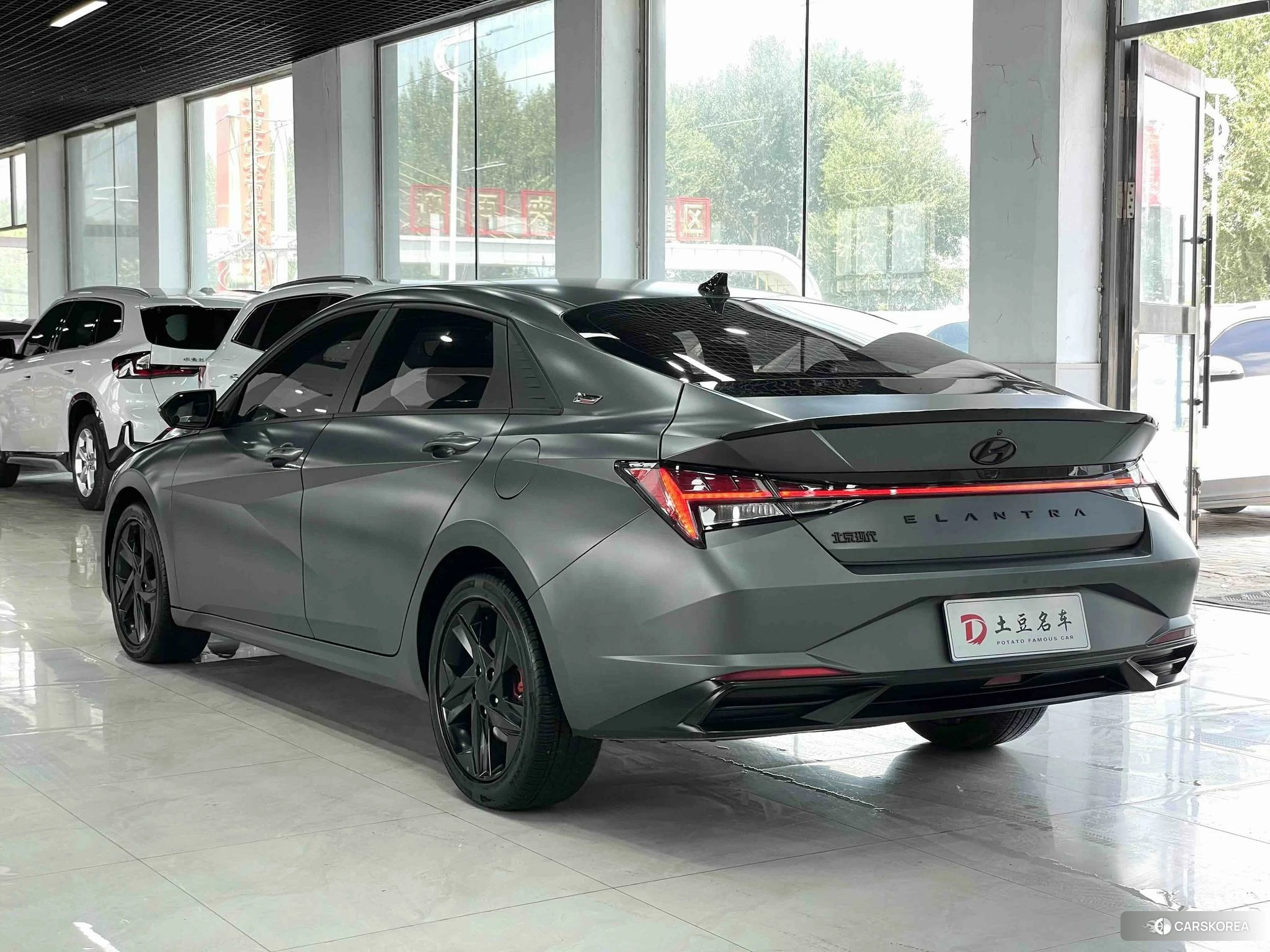Hyundai Elantra 2022 Серебристо-серый из Китая, фото 6