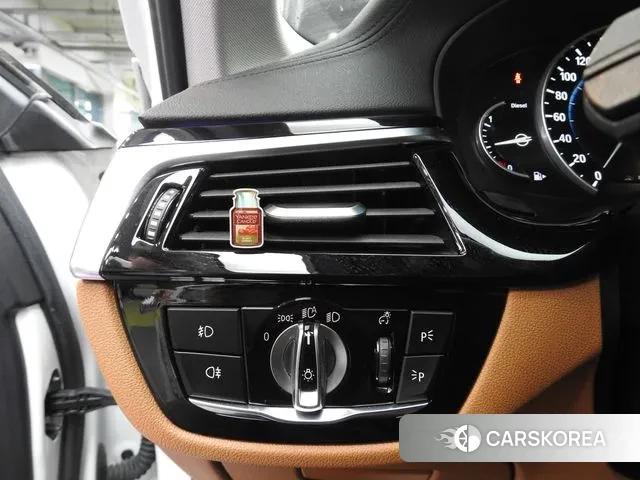 BMW 5 Series (G30) 2018 Белый из Кореи, фото 6