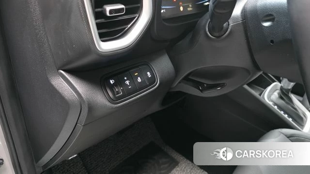 Hyundai Venue 2023 Серебристо-серый из Кореи, фото 6