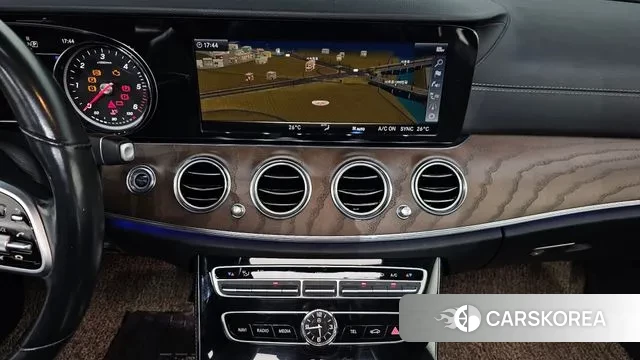 Mercedes-Benz E-Class W213 2019 Белый из Кореи, фото 6