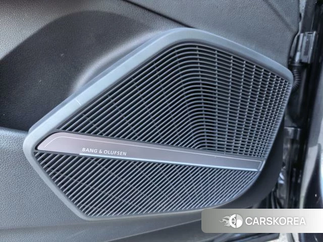 Audi Q5L 2023 Темно-серый из Китая, фото 6