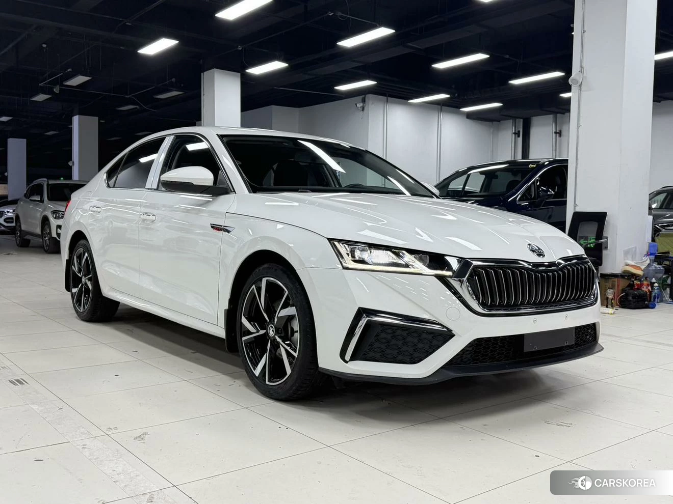 Skoda Octavia 2022 Белый из Китая, фото 6