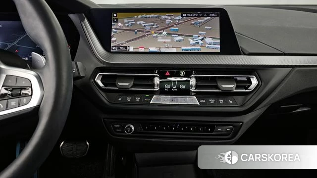 BMW 1 Series (F40) 2024 Серебристо-серый из Кореи, фото 6