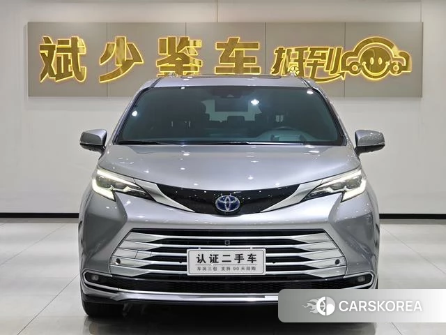 Toyota Saina 2022 Серебристо-серый из Китая, фото 6
