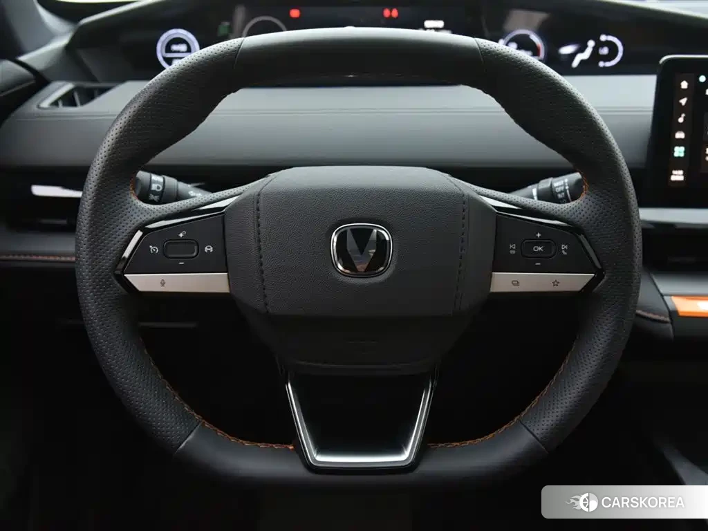 Chang'an Changan UNI-V Smart iDD 2023 Silver/gray из Китая, фото 6