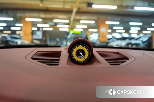 Porsche 911(992) 2024 Серебристо-серый из Кореи, фото 6