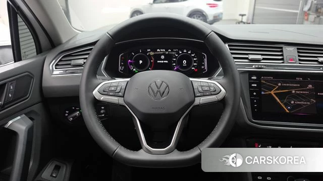 Volkswagen Tiguan second Generation 2022 Белый из Кореи, фото 6
