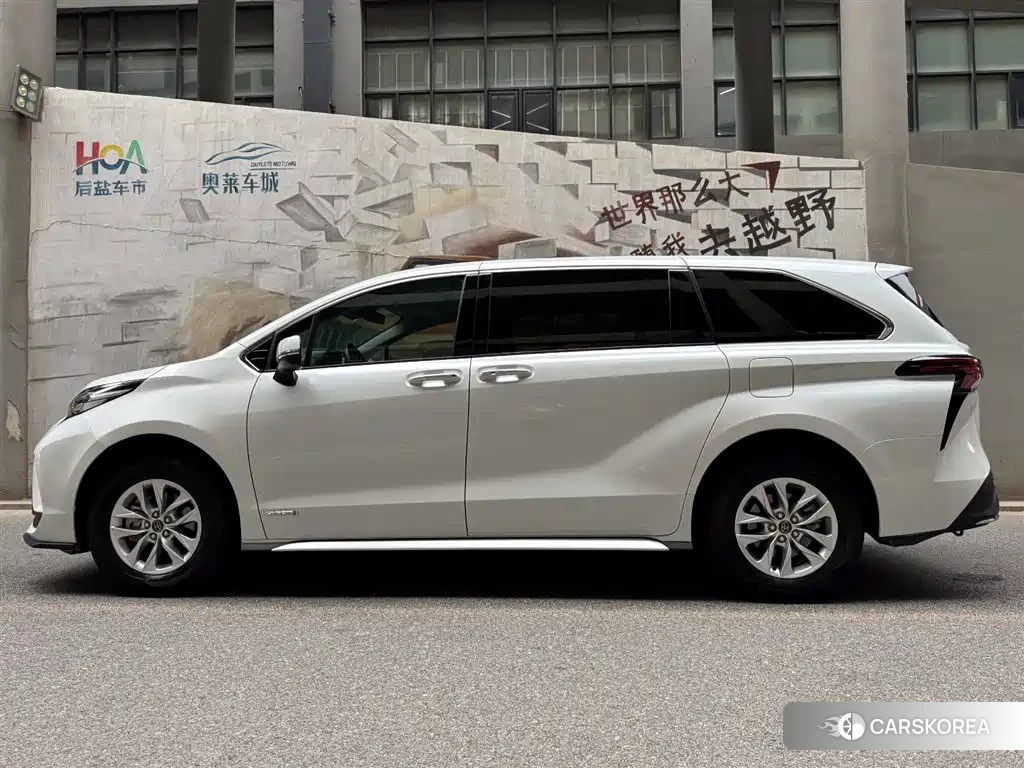 Toyota Granvia 2023 Белый из Китая, фото 6