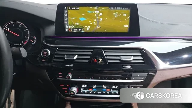 BMW 5 Series (G30) 2018 Белый из Кореи, фото 6