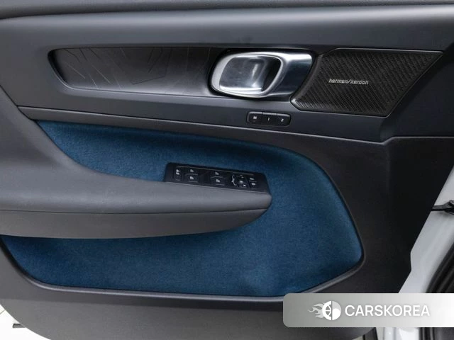 Volvo XC40 Richards 2024 Белый из Кореи, фото 6