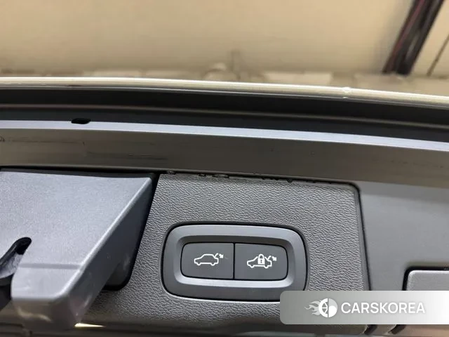 Volvo XC60 second Generation 2024 Белый из Кореи, фото 6