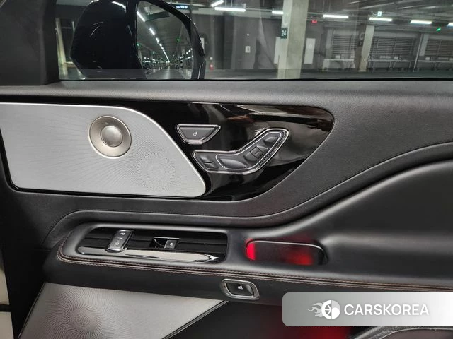 Lincoln Aviator 2nd generation 2021 Белый из Кореи, фото 6