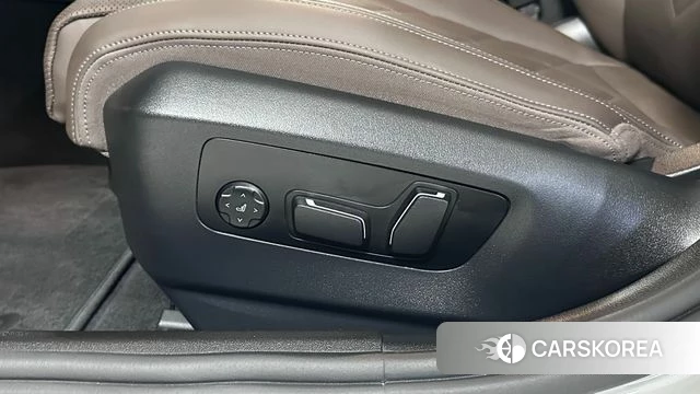BMW 5 Series (G60) 2024 Белый из Кореи, фото 6