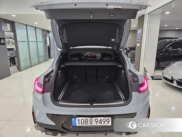 BMW X4 (G02) 2023 Светло-серебряный цвет из Кореи, фото 6