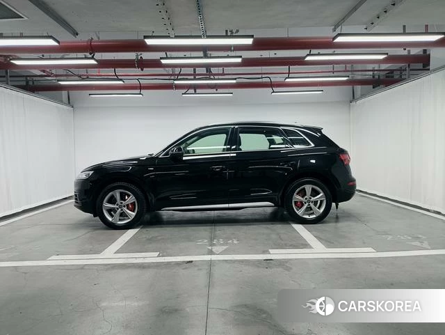 Audi Q5L 2021 Черный из Китая, фото 6