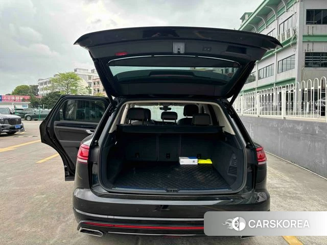 Volkswagen Touareg 2023 Черный из Китая, фото 6