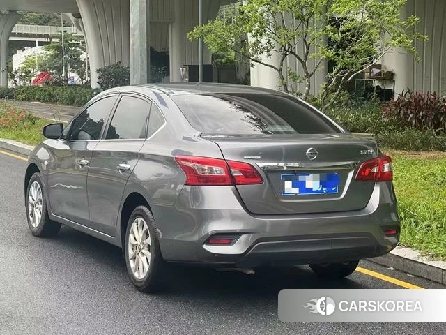 Nissan Xuan Yi 2023 Серебристо-серый из Китая, фото 6