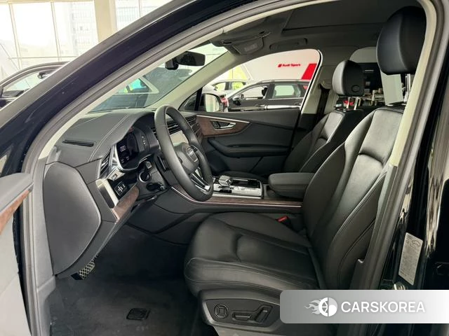 Audi Q7 2023 Черный из Китая, фото 6