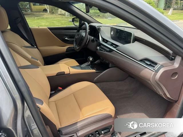 Lexus ES 2021 Темно-серый из Китая, фото 6