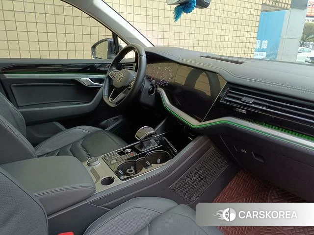 Volkswagen Touareg PHEV 2021 Черный из Китая, фото 6