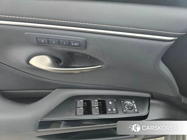 Lexus ES300h 7th generation 2023 Песочный из Кореи, фото 6