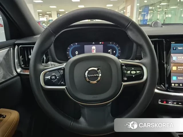 Volvo V60 Cross-Country 2nd Generation 2025 Белый из Кореи, фото 6