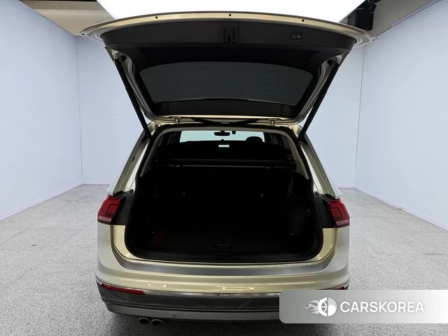 Volkswagen Tiguan L 2019 Серебристо-серый из Китая, фото 6
