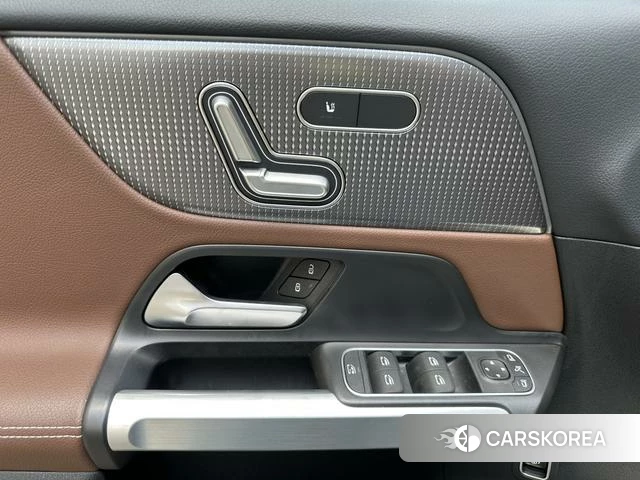 Mercedes-Benz GLB 2022 Белый из Китая, фото 6