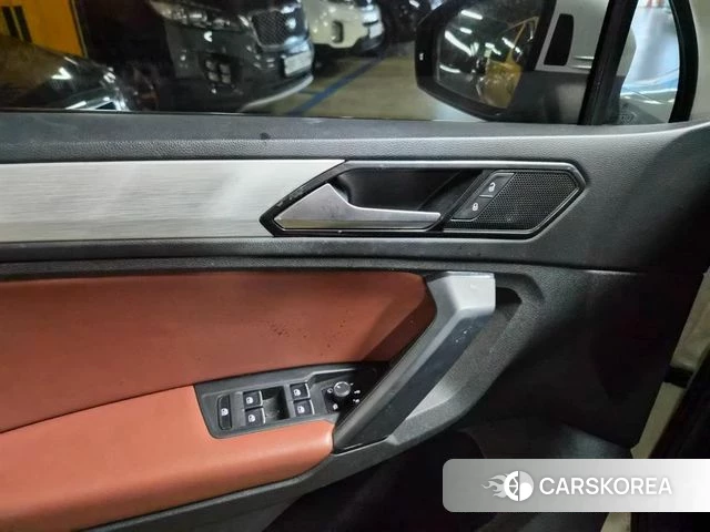 Volkswagen Tiguan second Generation 2018 Белый из Кореи, фото 6