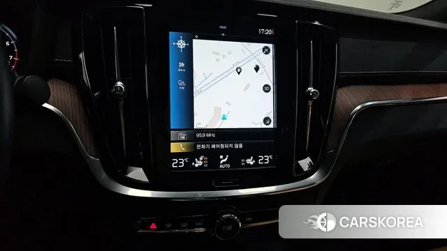 Volvo S60 3rd generation 2022 Светло-серебряный цвет из Кореи, фото 6