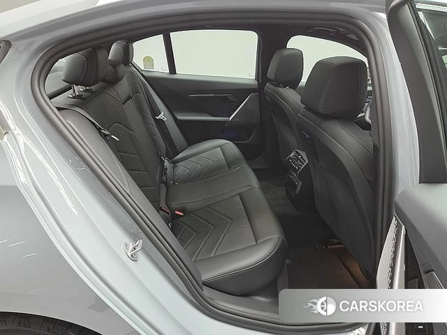 BMW 5 Series (G60) 2025 Небесно-голубой из Кореи, фото 6